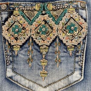 Beautifully embellished Grace easy fit jean shorts size 29